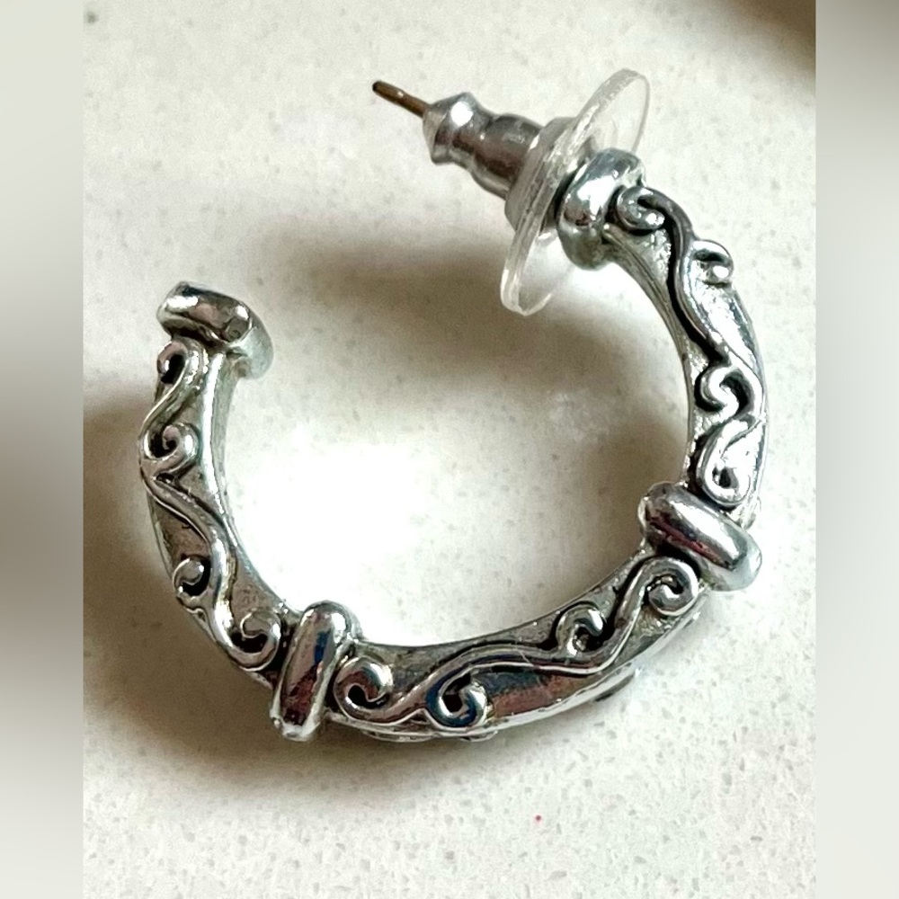 Jewelry Box Find.Like New.Maybe worn once,Silver Plated Earrings. Brand unknown